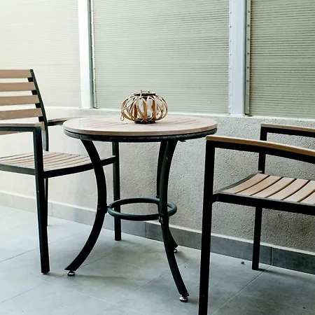 Makis In The Lejlighed *